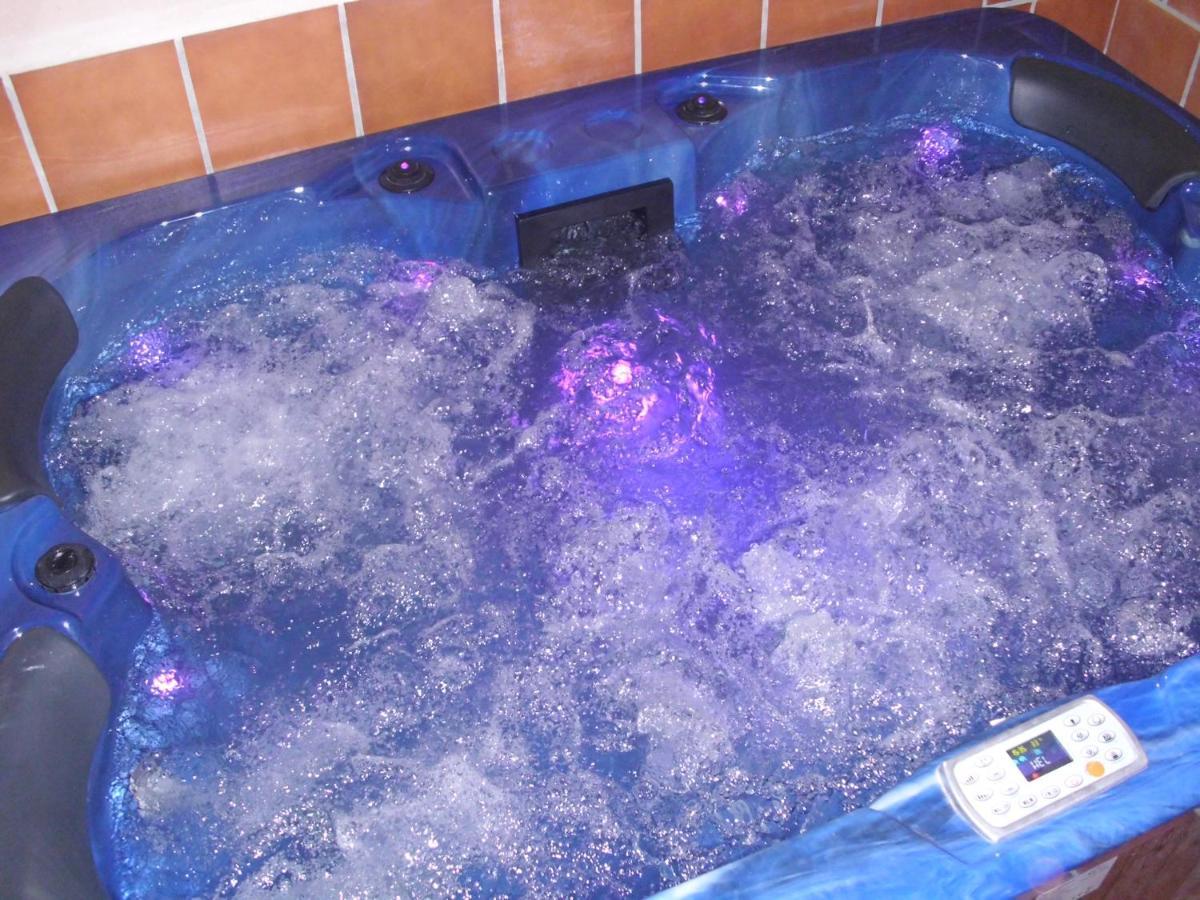 Casa Rural Con Jacuzzi Taberna Del Tio Pedro Cabanas de Polendos Exterior foto
